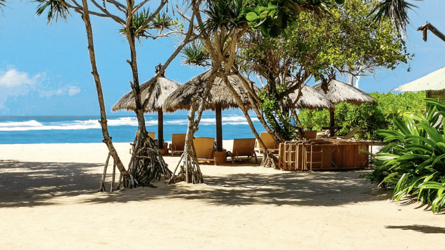 Things to do in Bali with kids – calm family beach Sanur Nusa Dua